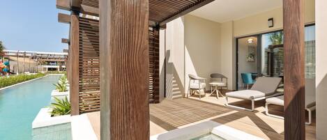 5 outdoor pools, open 8:00 AM to 6:30 PM, cabanas (surcharge)