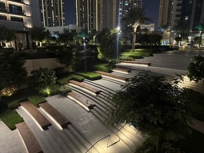 Property grounds - Contemporary 2 Bedroom l Pool, Gym & Private Beach (Creek Harbour)