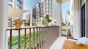 Property grounds - Contemporary 2 Bedroom l Pool, Gym & Private Beach (Creek Harbour)