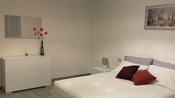 2 slaapkamers, een strijkplank/strijkijzer, gratis wifi, beddengoed