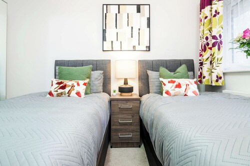 House - Sleeps 5 - Train Station 15 Mins Walk