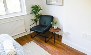 Interior - Serviced Accom Sleeps 8- Near London, Free Parking (South Croydon)