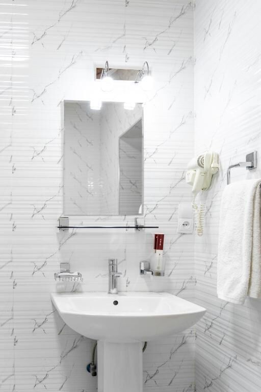 Triple Room | Bathroom | Slippers