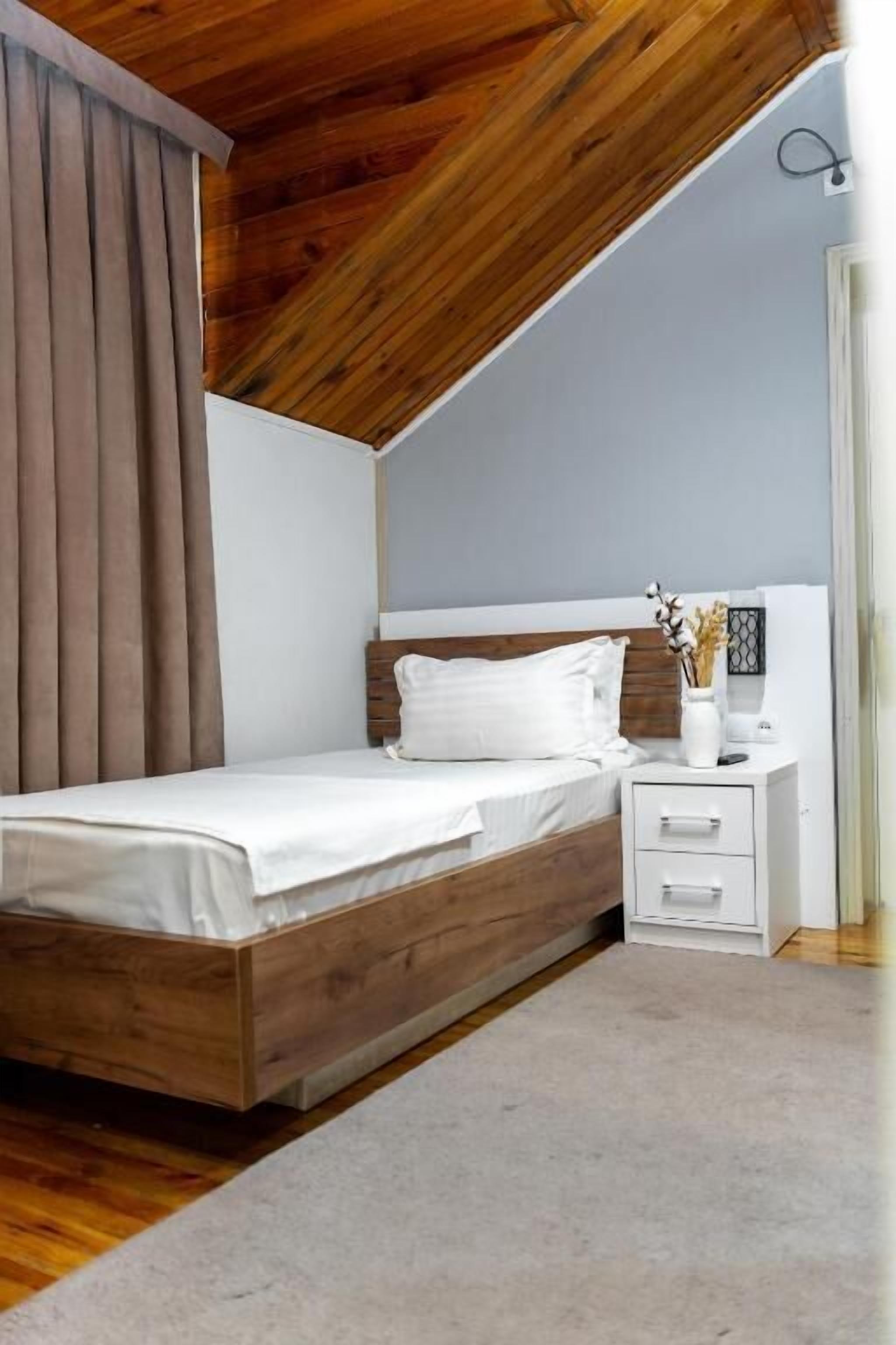 Single Room | In-room safe, free WiFi