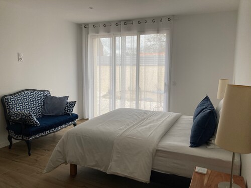 Chambre d’hôtes À L'orée Des Bois « Chambre Loulou » avec terrasse privée, jardin commun et Wi-Fi