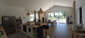 Dining - Guest Room À L'orée Des Bois “Chambre Maritxu” with Private Terrace, Shared Garden & Wi-Fi (La Gaubretière)