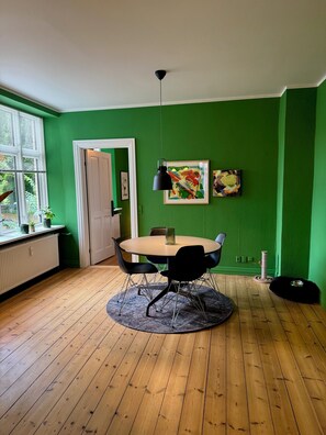 Classic Room, Non Smoking | Dining - Greenbrook Green Suites (Aalborg)