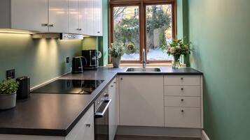 Forno, piano cottura, pentole/stoviglie/utensili