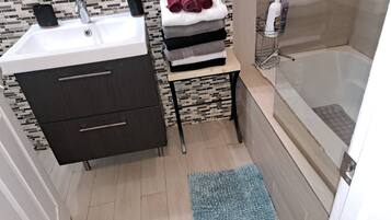 Appartement, 3 chambres, accessible aux personnes à mobilité réduite, fumeurs | Salle de bain