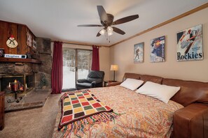 1 bedroom, travel cot, Internet, bed sheets - Wonderfully remodeled and decorated unit - the perfect mountain getaway! (Winter Park)