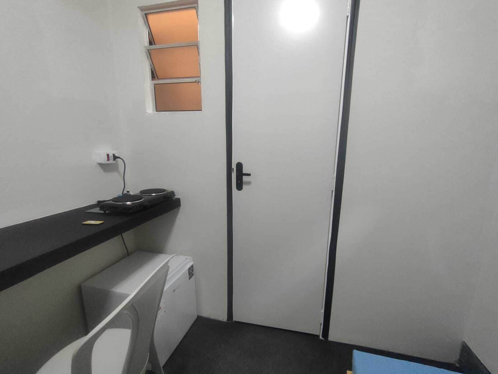 Economy Studio Suite | Bathroom | Shower, towels, toilet paper