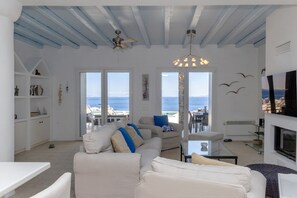 3 bedrooms - Aegean Whispers Sea Front Villa in Tinos (Tinos)