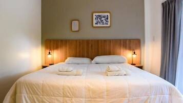 Caja de seguridad en la habitación y escritorio