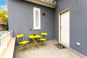 Outdoor dining - ‘Oasis By Ziira’ Apartment with Private Terrace, Wi-Fi and Air Conditioning (Belpasso)