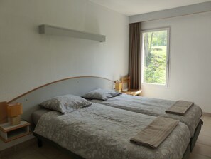 2 bedrooms, iron/ironing board, travel cot, WiFi - PRIMERA a 1st Class villa (Quillan)