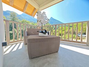 Property grounds - Between lake and mountains Beautiful luxury apartment (Alex)