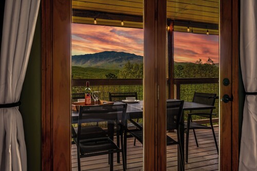 Private Location, Pet Friendly, Mountain Views, Game Area, Fire Pit + Hot Tub