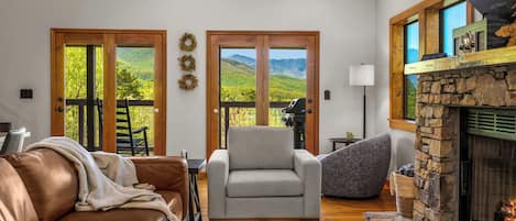 Smart-TV, Kamin, Videospiele