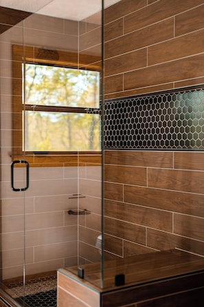 Shower, hair dryer, towels - New Listing, Pet Friendly, Mountain Views, Game Area, Fire Pit + Hot Tub (Gatlinburg)