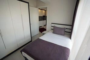 Business Suite, City View | Desk, laptop workspace, blackout drapes, iron/ironing board - elea premium stay (Denizli)