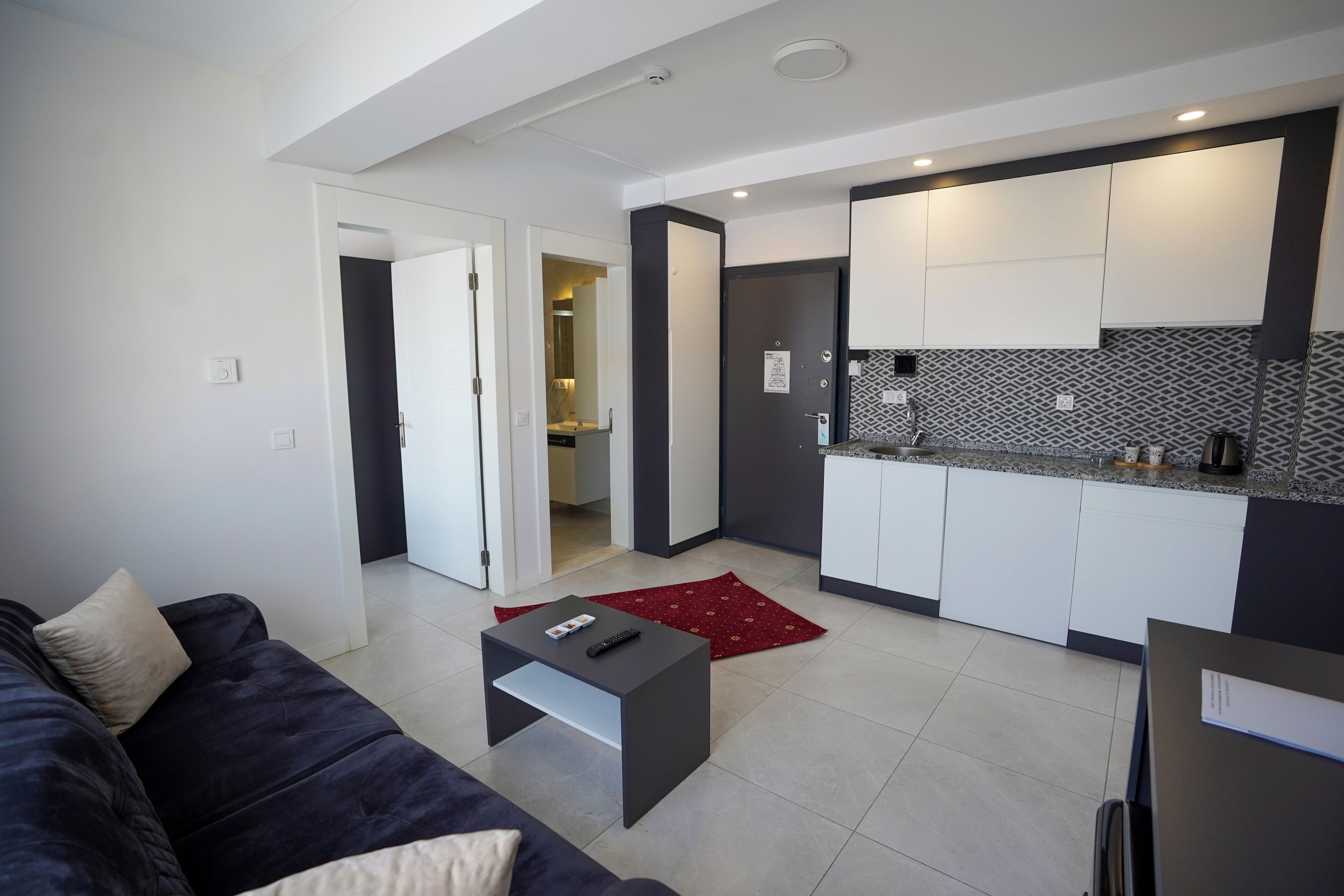 Business Suite, 1 Large Twin Bed | Desk, laptop workspace, blackout drapes, iron/ironing board