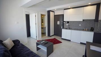 Business Suite, 1 Large Twin Bed | Desk, laptop workspace, blackout drapes, iron/ironing board