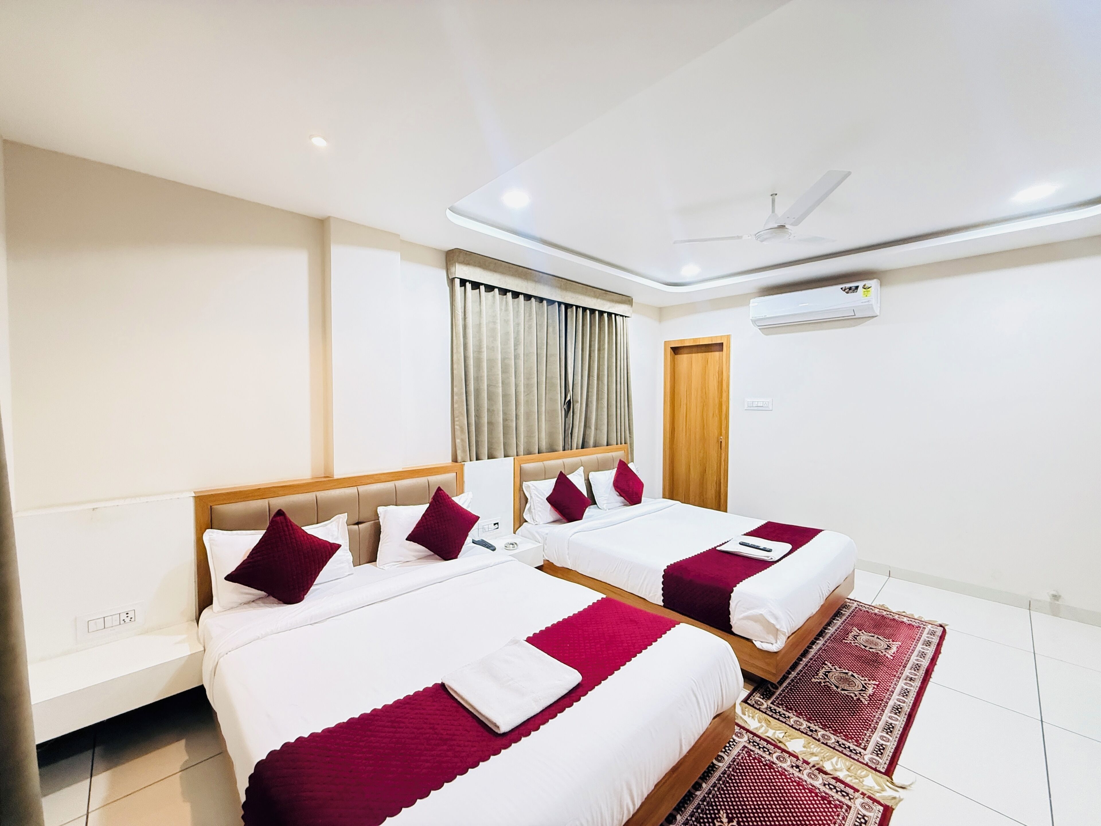 Quarto família, vista para a cidade | Ferros/tábuas de passar roupa, Wi-Fi de cortesia