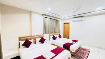 Quarto família, vista para a cidade | Ferros/tábuas de passar roupa, Wi-Fi de cortesia