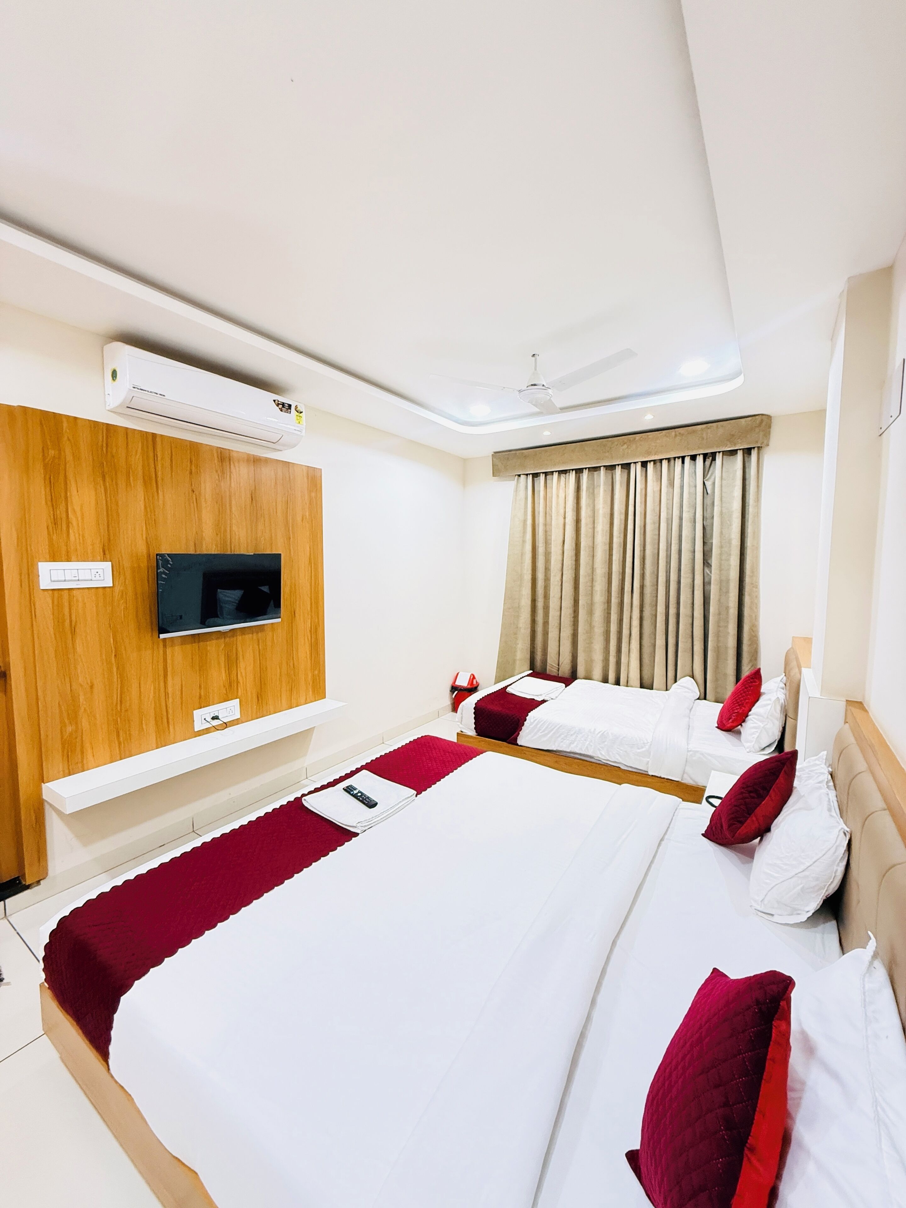 Deluxe Triple Room, City View | Iron/ironing board, free WiFi