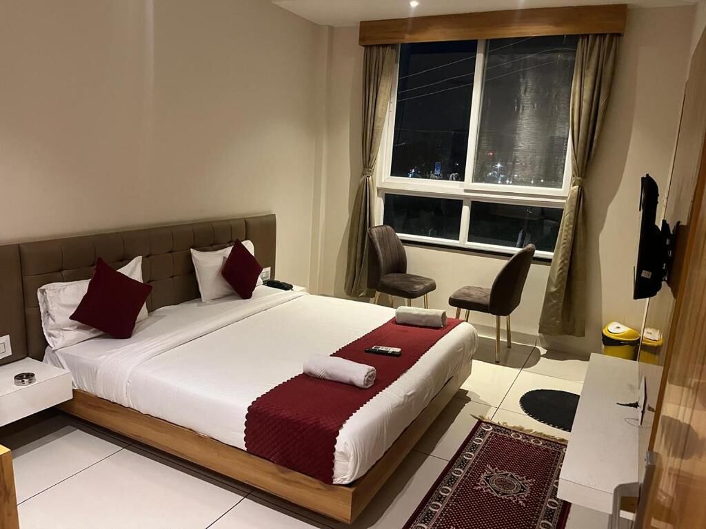 Deluxe Double Room, City View | Iron/ironing board, free WiFi
