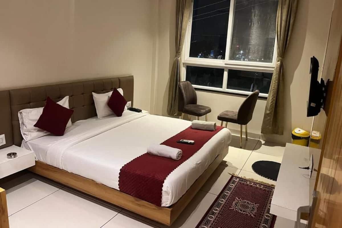 Deluxe Double Room, City View | Iron/ironing board, free WiFi