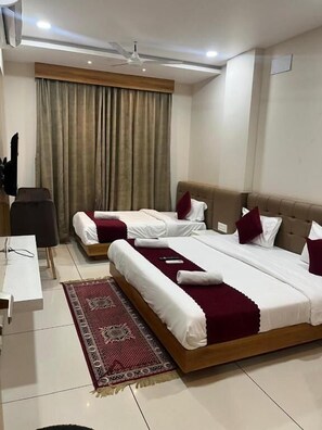 Deluxe Triple Room, City View - Hotel Tirupati Inn (Ujjain)