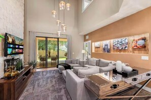 TV, fireplace - Magic Villa - 4 En-Suite & BBQ Grill (Kissimmee)