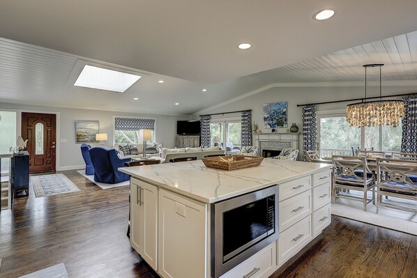 Interior - 2nd Row Ocean Sea Pines Home – Beach Path Next to Home – Private Pool & Spa (Hilton Head Island)