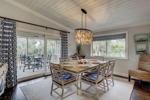 Dining - 2nd Row Ocean Sea Pines Home – Beach Path Next to Home – Private Pool & Spa (Hilton Head Island)