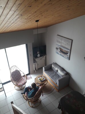 Living area - Apartment with harbor view (Saint-Gilles-Croix-de-Vie)
