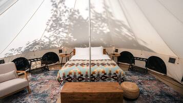1 bedroom, desk, WiFi, bed sheets