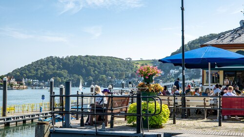 Central Dartmouth Hideaway with Garden & Parking