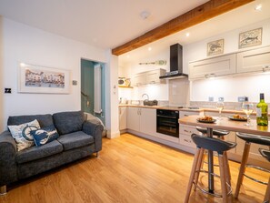 Interior - Central Dartmouth Hideaway with Garden & Parking (Dartmouth)