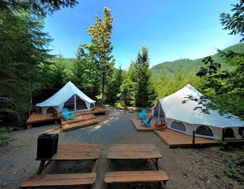 Spacious Dual Bell Tent Glamping Retreat with Forest Deck near Carson, Washington