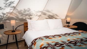 1 bedroom, bed sheets