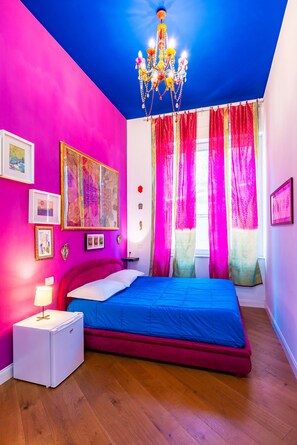 Double Room (1 Bedroom) | 1 bedroom, desk, bed sheets - Joy Stay Old Town by NapoliApartments (Naples)
