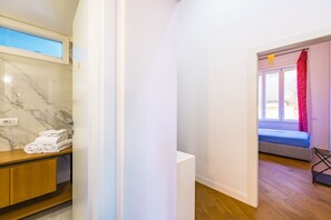 Bathroom - Joy Stay Old Town by NapoliApartments (Naples)