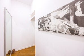 Interior detail - Joy Stay Old Town by NapoliApartments (Naples)
