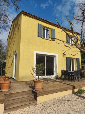 Exterior - House T4, 2 parking spaces, close to downtown. (Saint-Cyr-sur-Mer)
