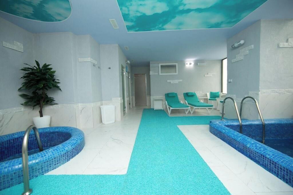 Een bubbelbad, een stoombad, een Turks bad/hammam, lichaamsbehandelingen