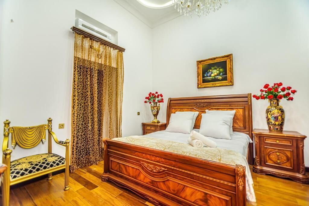 Pengeskab på værelset, arbejdsområde til bærbare computere