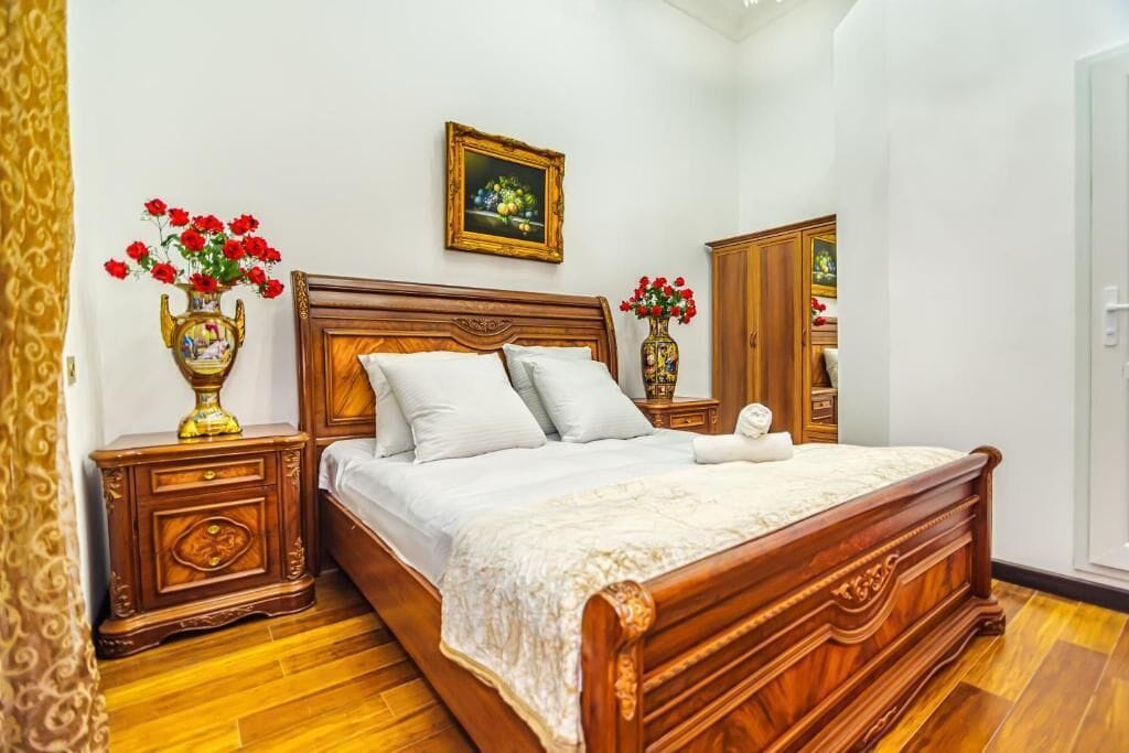 In-room safe, laptop workspace, blackout drapes, soundproofing