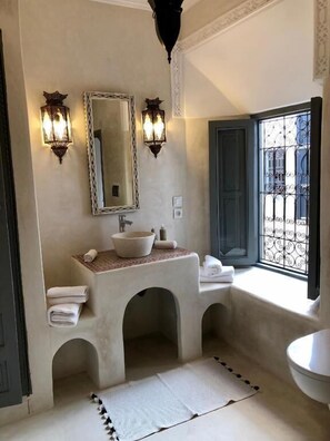 Deluxe Double Room, Patio, Pool View | Bathroom | Slippers - HADIKA MARIA (Marrakech)