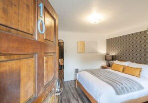 1 室のベッドルーム、WiFi (無料)、ベッドシーツ